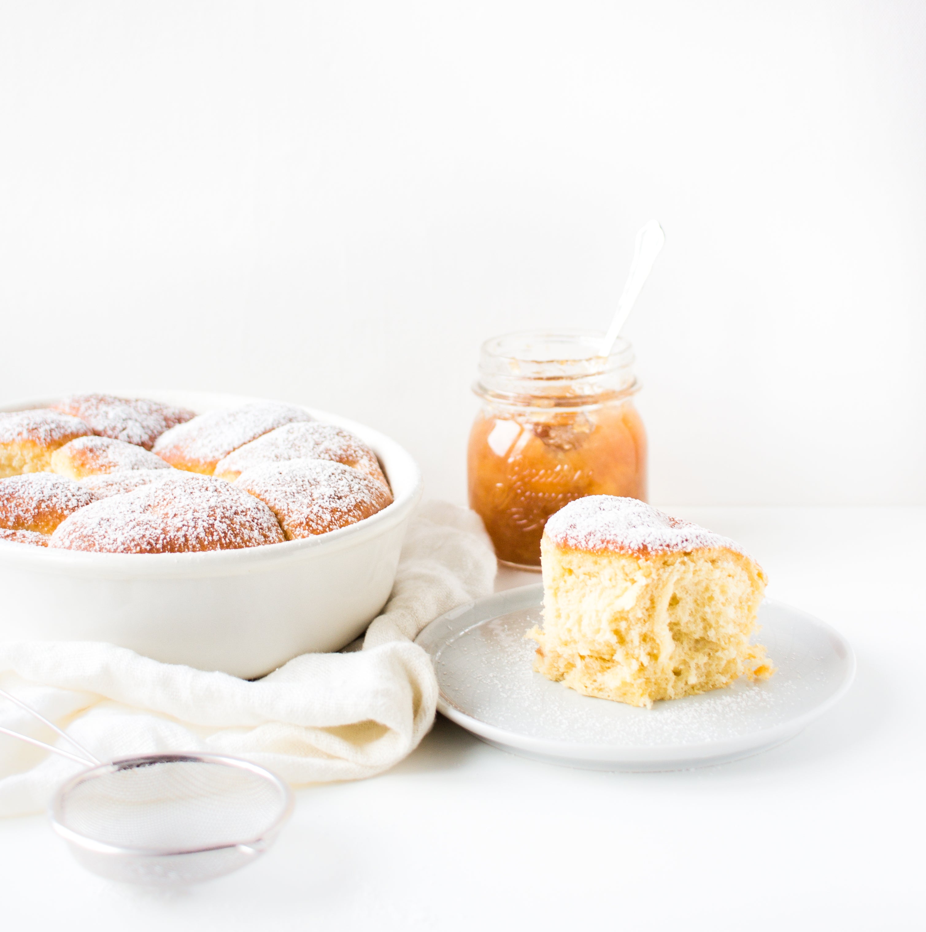 Fluffige Buchteln aus Kartoffelteig mit Bratapfelmarmelade