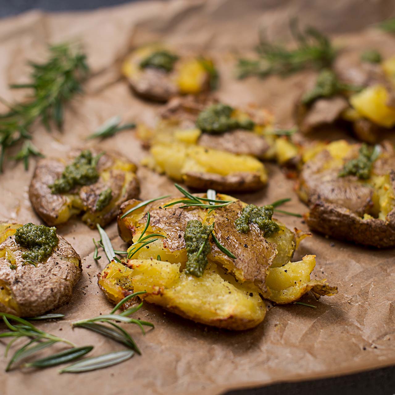 Stampfkartoffeln mit selbstgemachtem Kräuterpesto